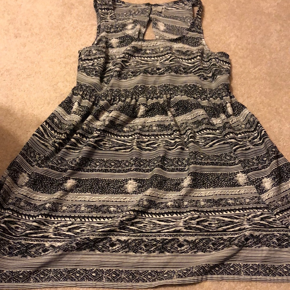 Super adorable open back summer dress